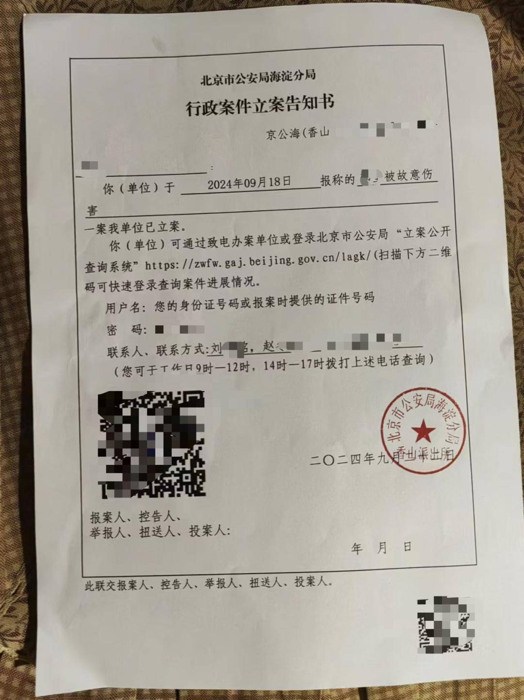 一女生遭遇同居男友两次动手，双手、髋部受伤靠轮椅出行，男方：“残了就只能跟着我”