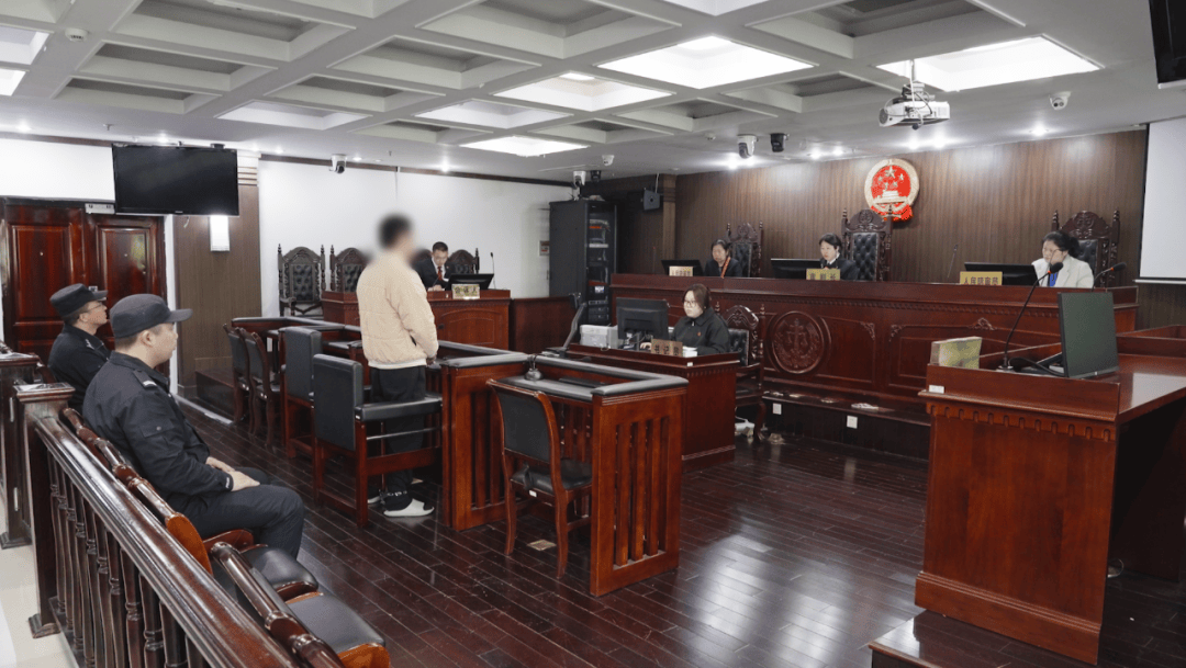 6年网恋花费60万元，“女友”竟是同屋工友