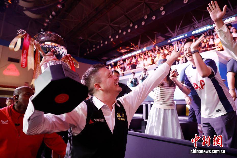 凯伦·威尔逊获得2025世界斯诺克上海大师赛冠军