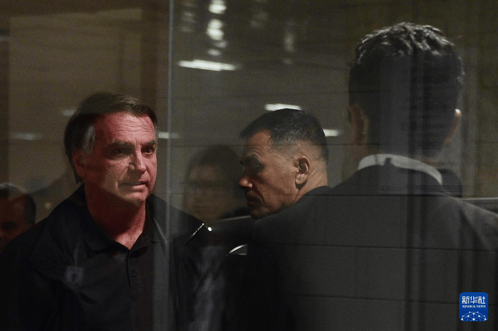 突发！巴西前总统被软禁，禁止离家外出，须佩戴电子脚镣，通信设备遭没收！