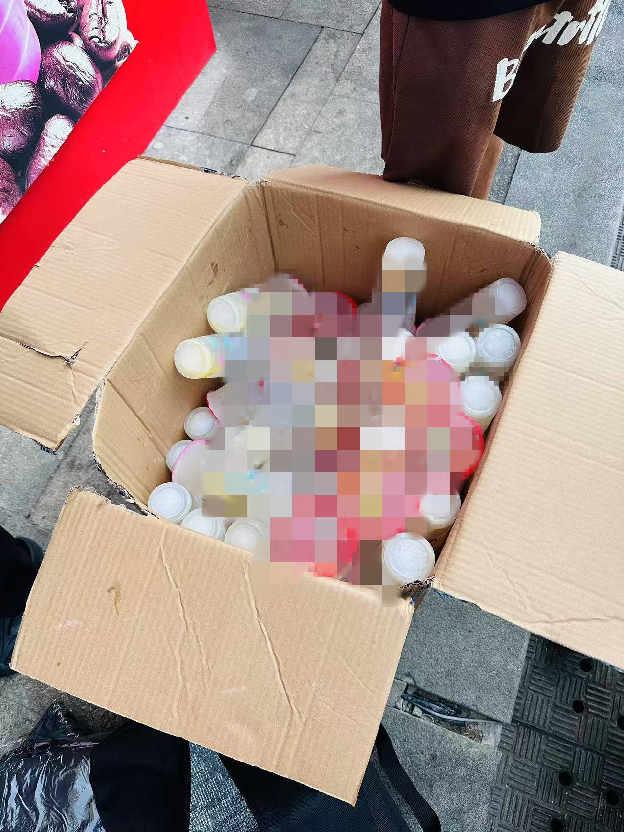 湖南一男子背40公斤蜜雪冰城上武功山售卖，当事人：收入不多纯体验，当负重训练