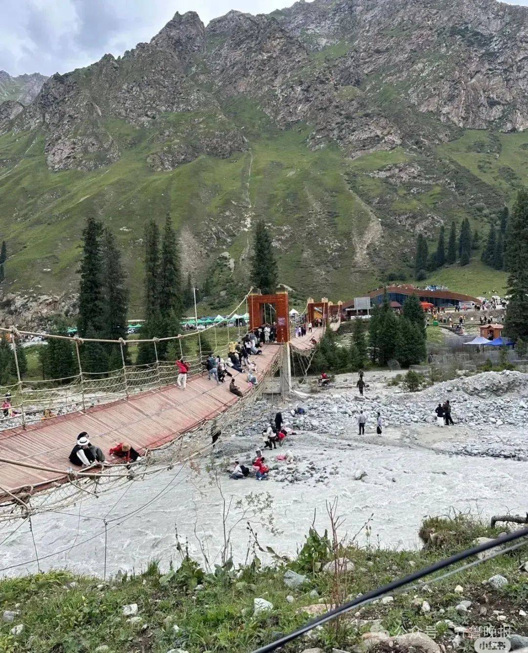 5人遇难24人受伤！新疆伊犁一景区吊桥桥索断裂，亲历者称“现在手还在不断颤抖”