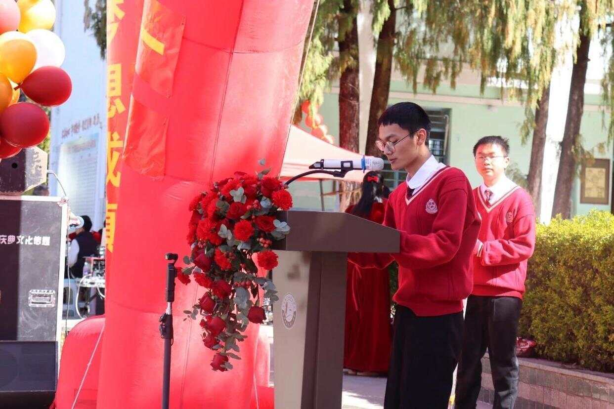 录取书送达时凉山“拄拐少年”已离世 老师同学纷纷悼念