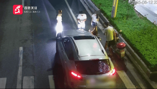 行人在斑马线上被SUV撞倒卷入车底，司机：我以为他们会让我……