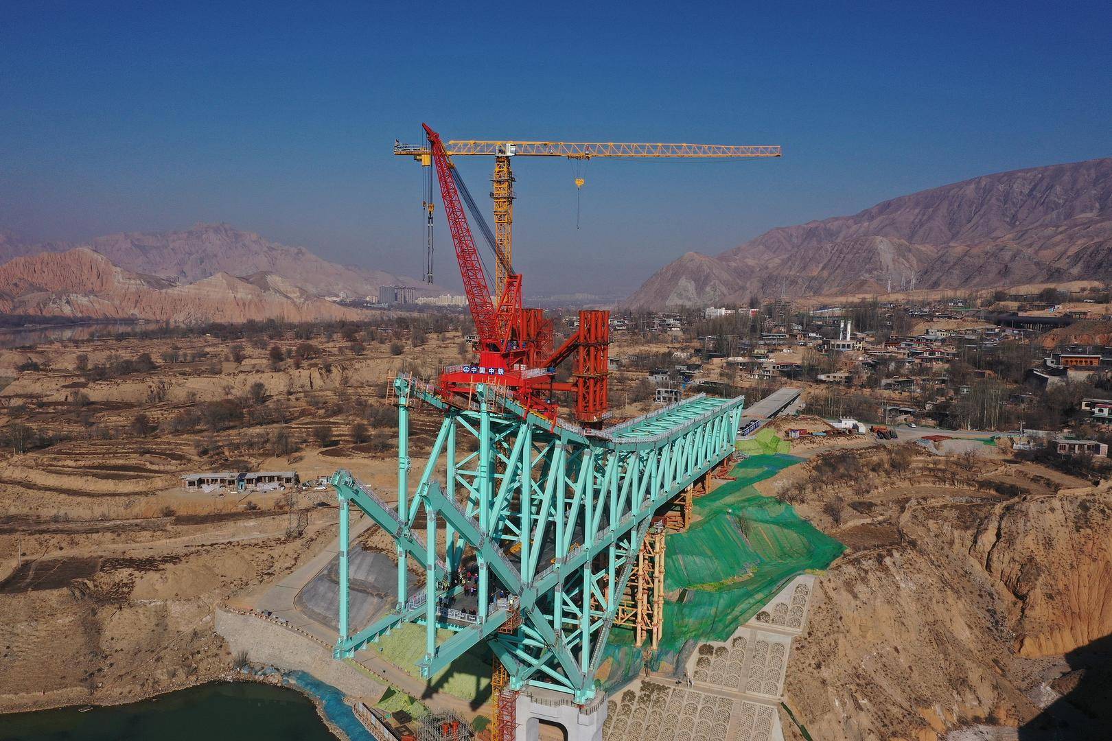 尖扎黄河特大桥发生施工绳索断裂事故 当地应急局：大桥局部坍塌，救援仍在继续