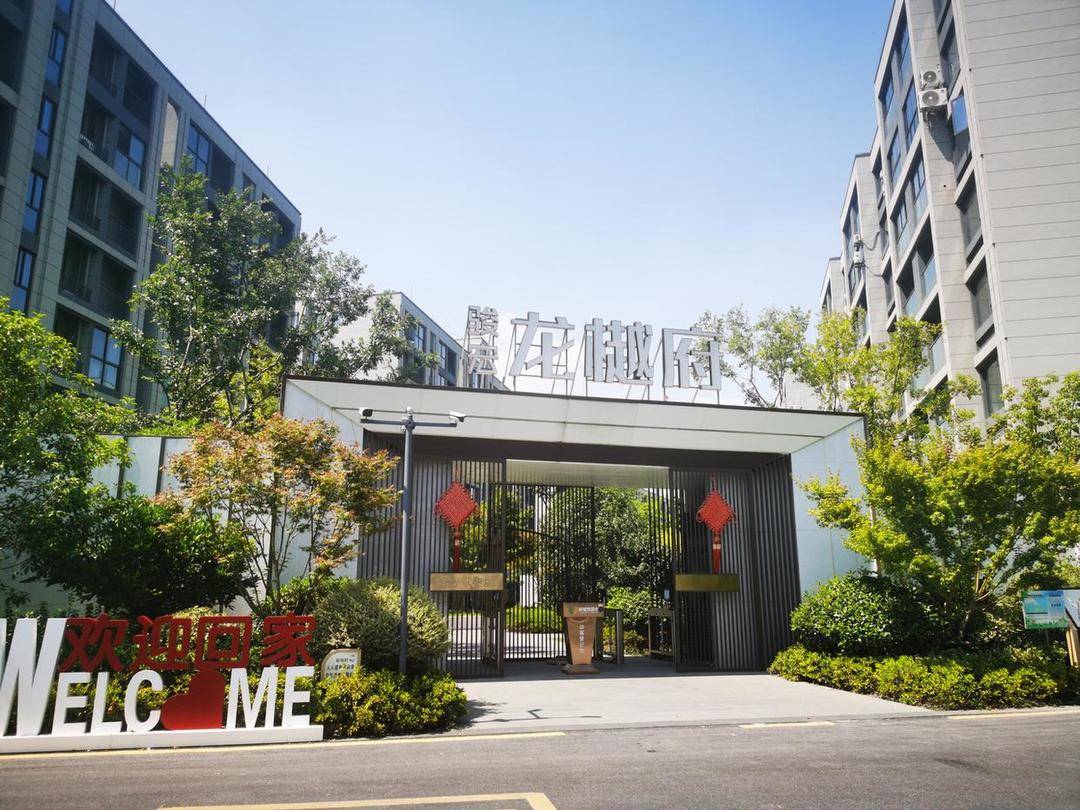 有认知障碍的老人被拉去跨省买房，想退房却遭拒绝，还被开发商起诉