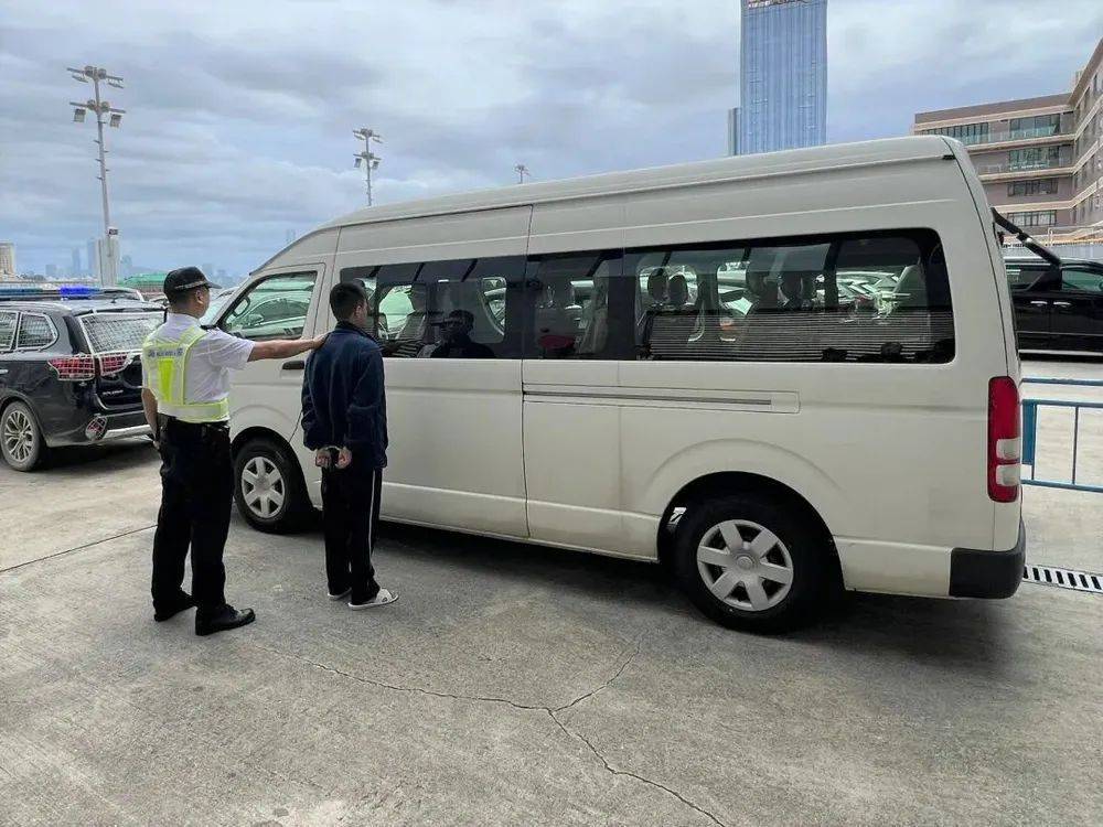 36岁内地男子靠“水下推进器”偷渡至澳门，被海关抓个正着，获刑4个月