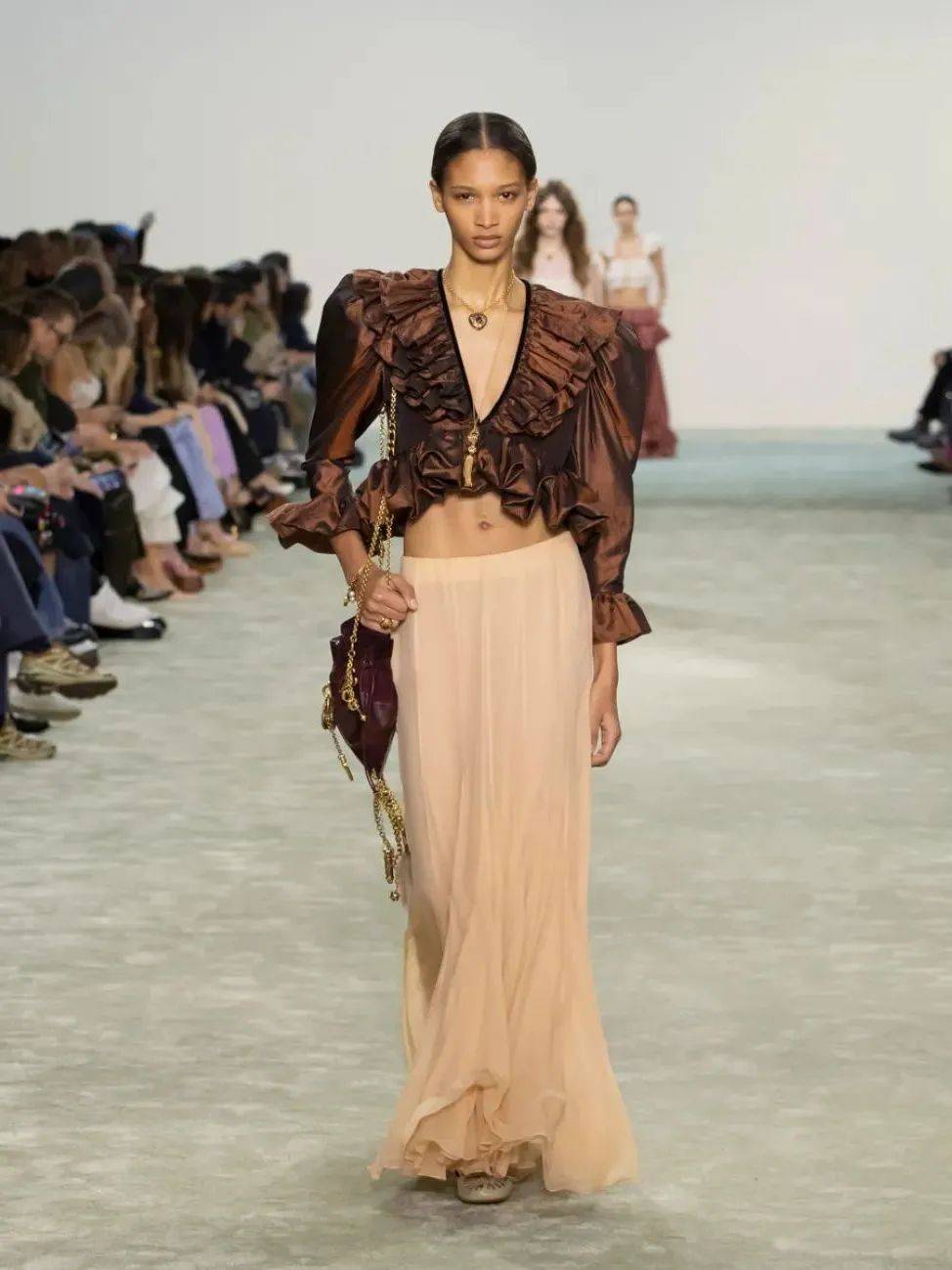 质感女人怎么都在穿这个颜色？