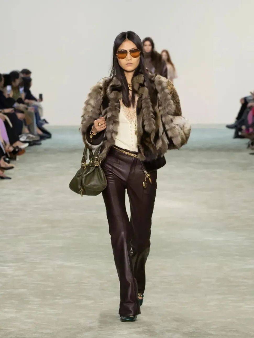 质感女人怎么都在穿这个颜色？