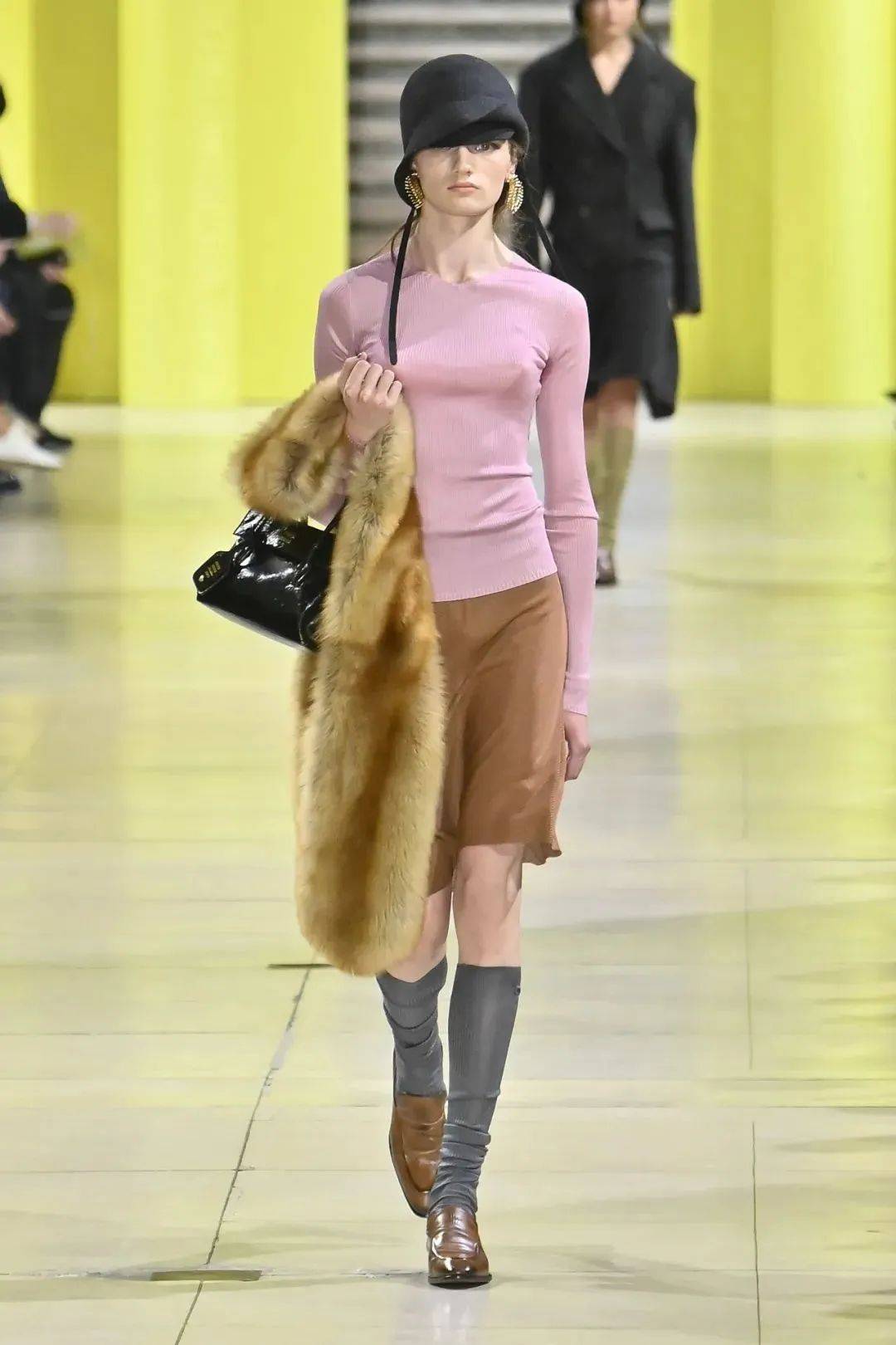 质感女人怎么都在穿这个颜色？