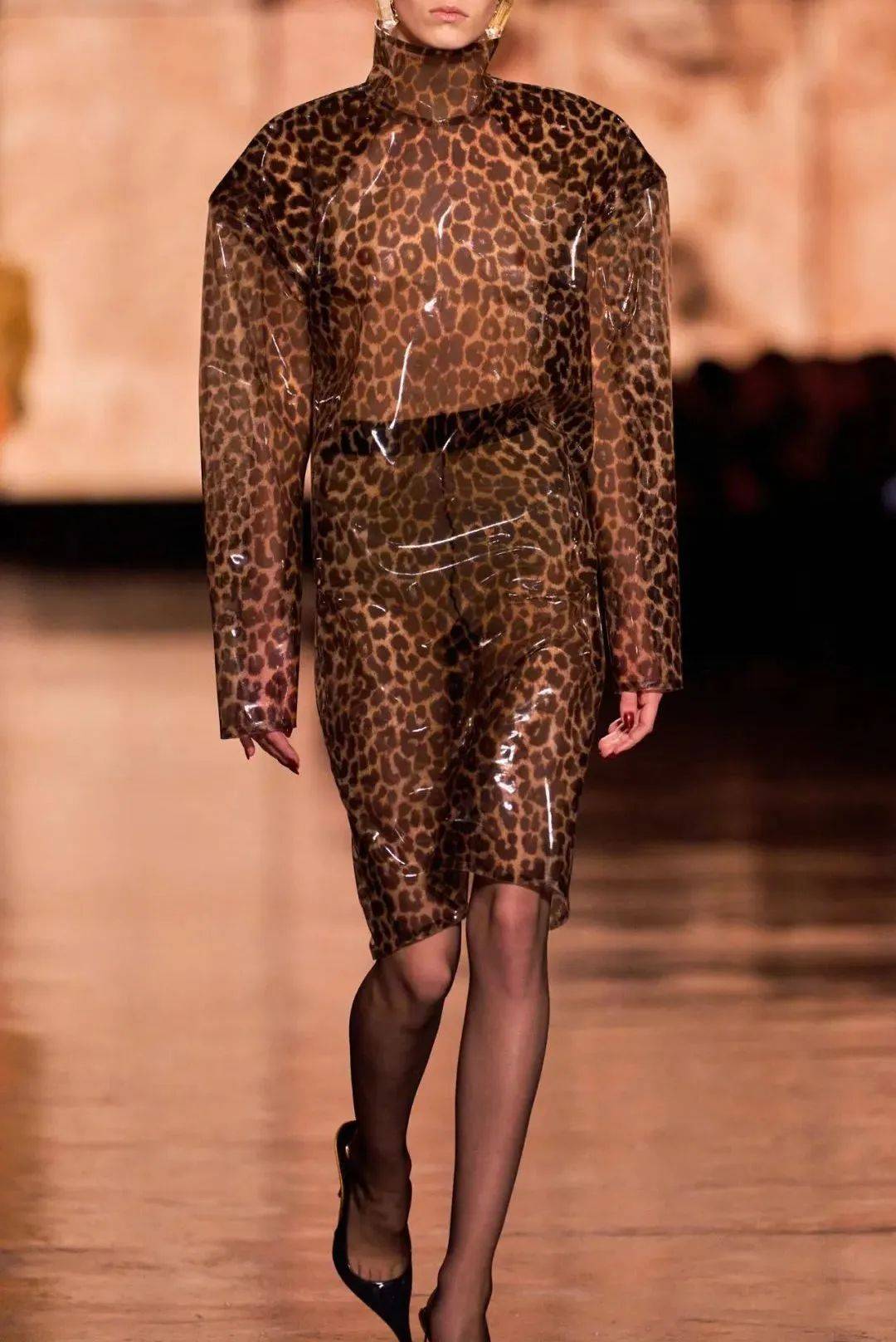 质感女人怎么都在穿这个颜色？