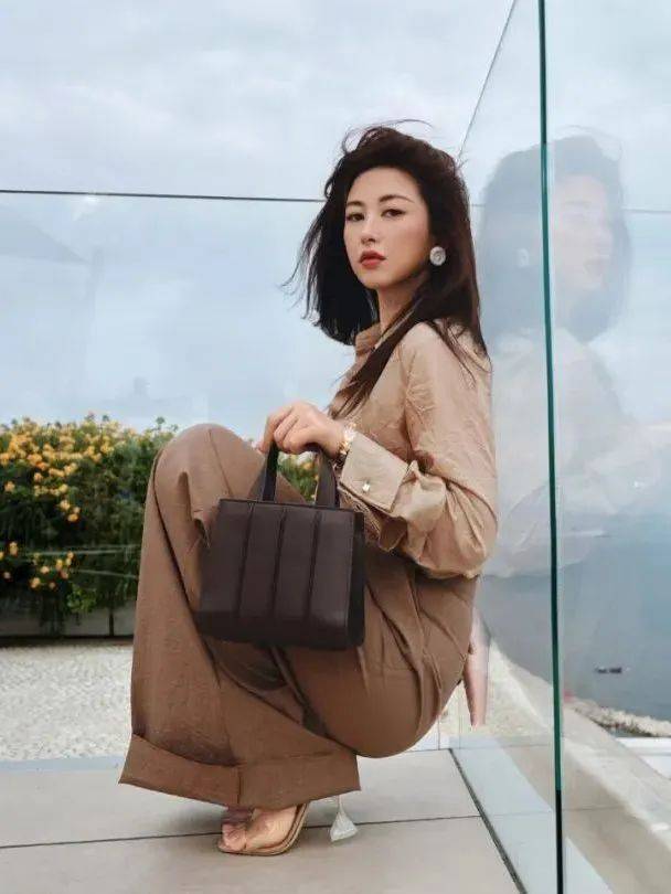 质感女人怎么都在穿这个颜色？