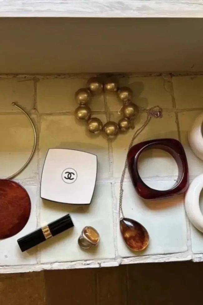 质感女人怎么都在穿这个颜色？