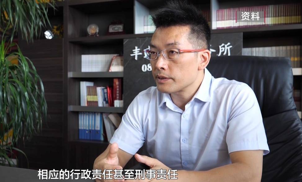 给黔灵山猕猴喂白酒、槟榔、棉花糖，整各种“花活”！这种“宠爱”引人反思