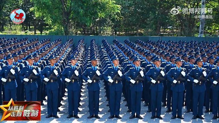 九三阅兵倒计时5天！空中梯队多型新机将首次受阅 队员练就“米秒不差”