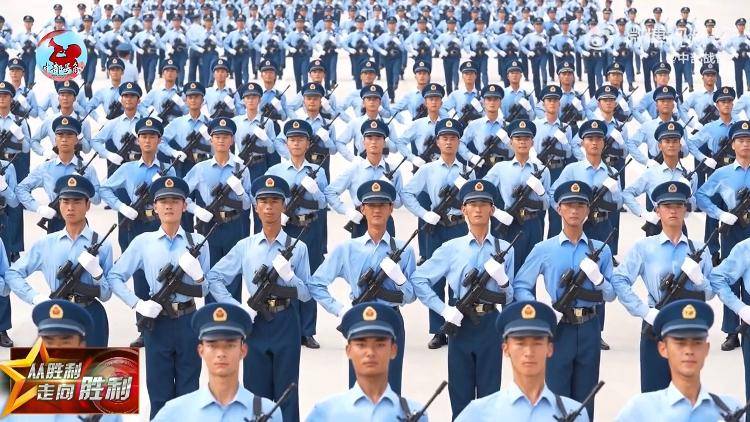 九三阅兵倒计时5天！空中梯队多型新机将首次受阅 队员练就“米秒不差”