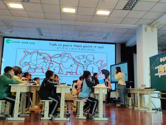 新版英语教材“难出圈”？三大出版社回应