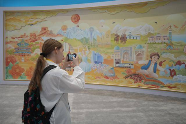 上合天津峰会22米巨幅壁画火出圈，这些中外元素你认出几个？