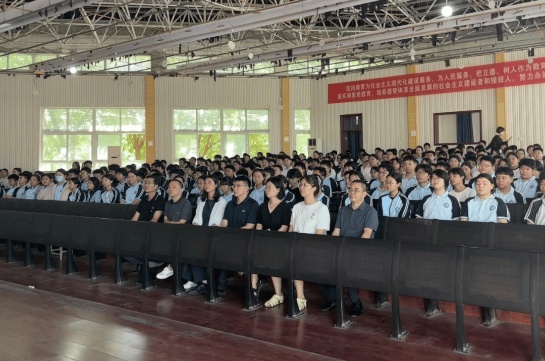 洛龙区开学第一堂法治课开讲啦！