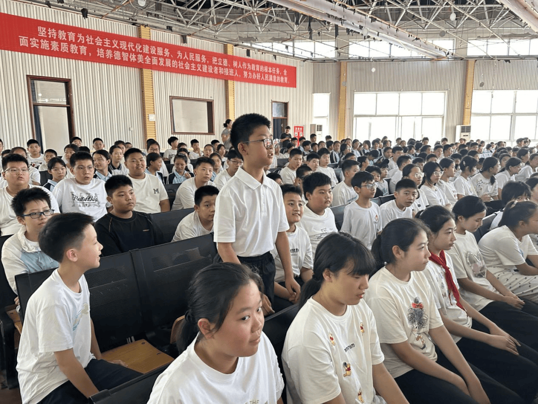 洛龙区开学第一堂法治课开讲啦！