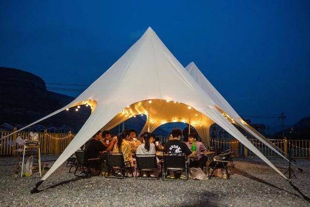 “小甜水”扎堆，五粮液们盯上了年轻人