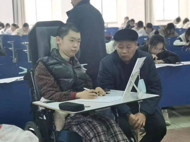 曾被预言活不过6岁，浙江少年考上本科！