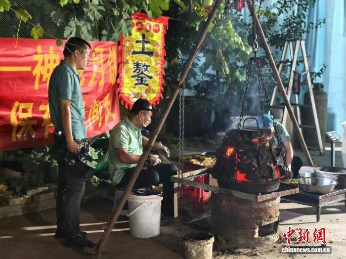 （乡村行·看振兴）“中国北方月饼之乡”：月饼飘香生产忙 电商搭台拓销路