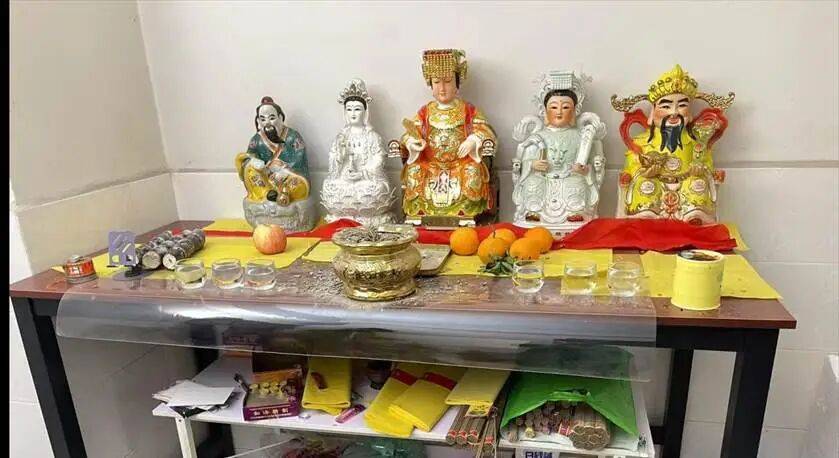 男子自称“玉皇大帝”，奸淫妇女10人，敛财超500万元