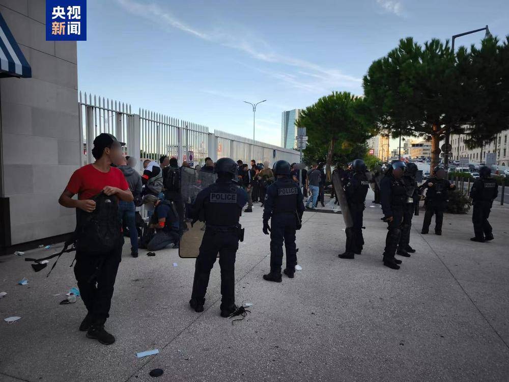 法国逾50万人罢工反对政府财政紧缩方案