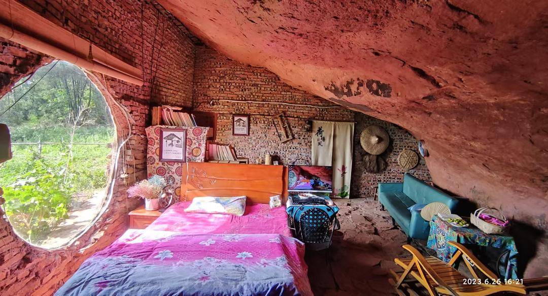 是个人选择还是另有隐情？35岁男子回乡“崖下洞居”惹争议！｜封面深镜