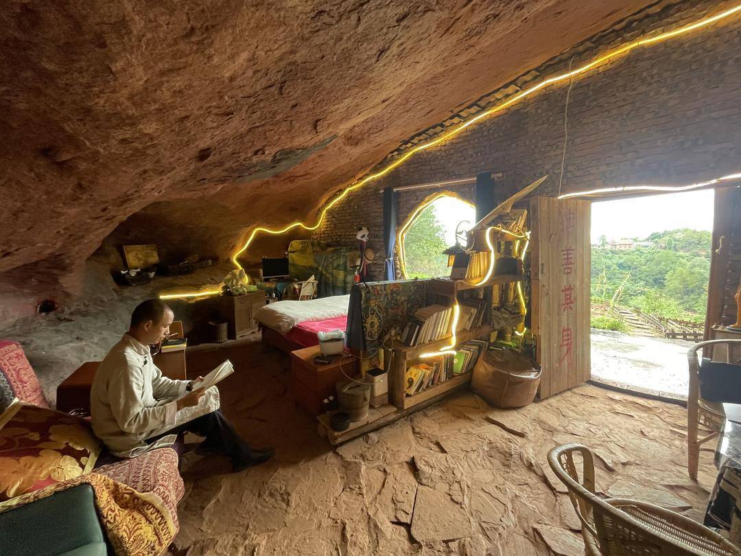 是个人选择还是另有隐情？35岁男子回乡“崖下洞居”惹争议！｜封面深镜