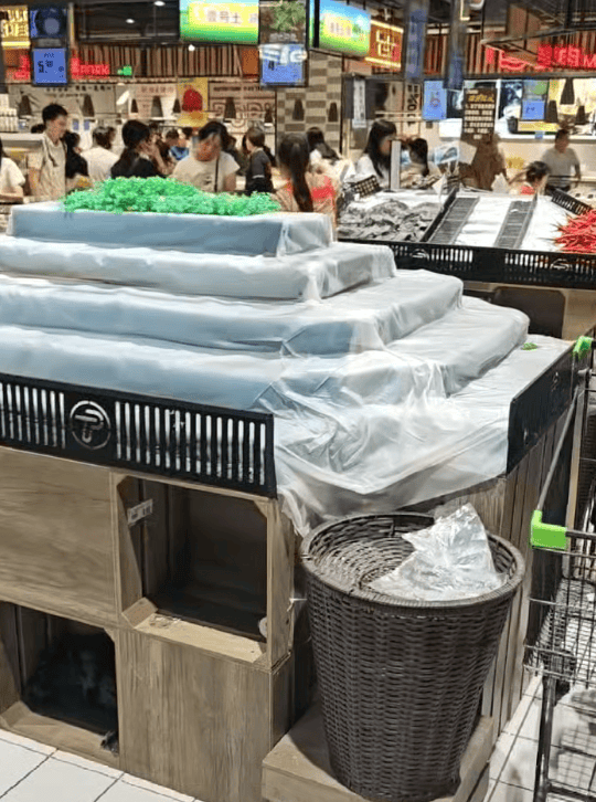 台风“桦加沙”即将登陆，广东一超市只剩辣椒：广东人最后的倔强，路过的看都不看一眼