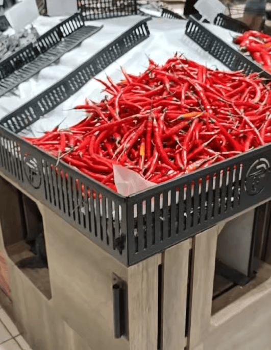 台风“桦加沙”即将登陆，广东一超市只剩辣椒：广东人最后的倔强，路过的看都不看一眼