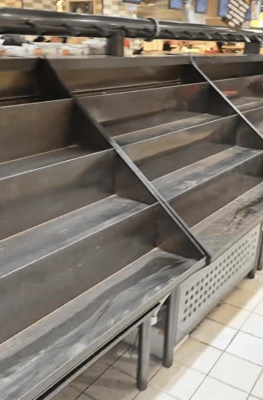 台风“桦加沙”即将登陆，广东一超市只剩辣椒：广东人最后的倔强，路过的看都不看一眼