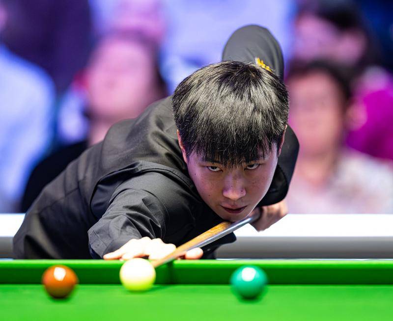斯诺克｜惊险刺激险爆冷 赵心童绝杀业余球员休吉尔