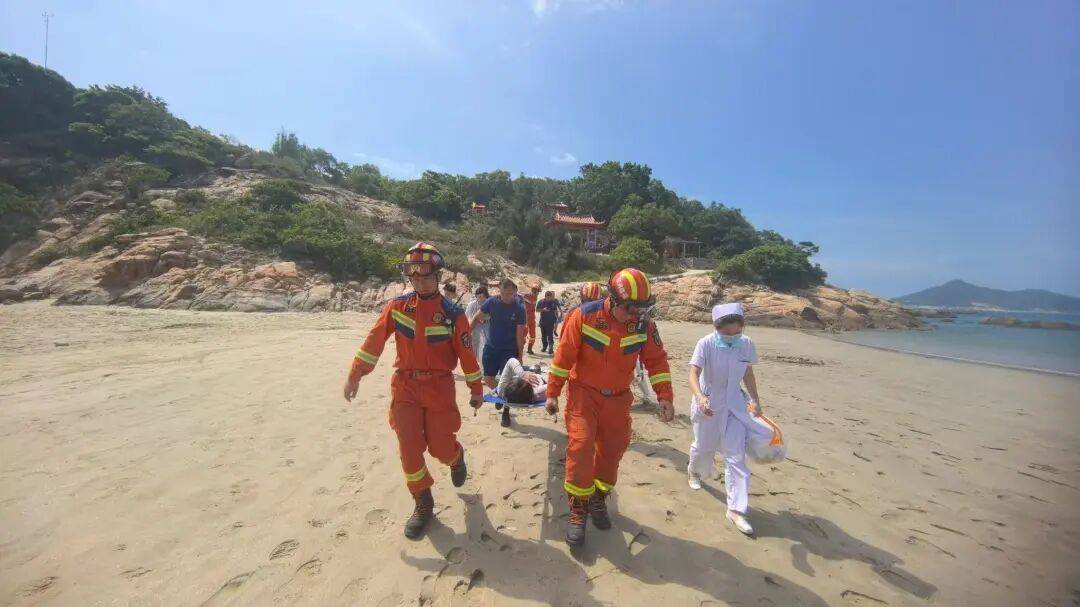 打卡拍照，再美也不能用生命对焦