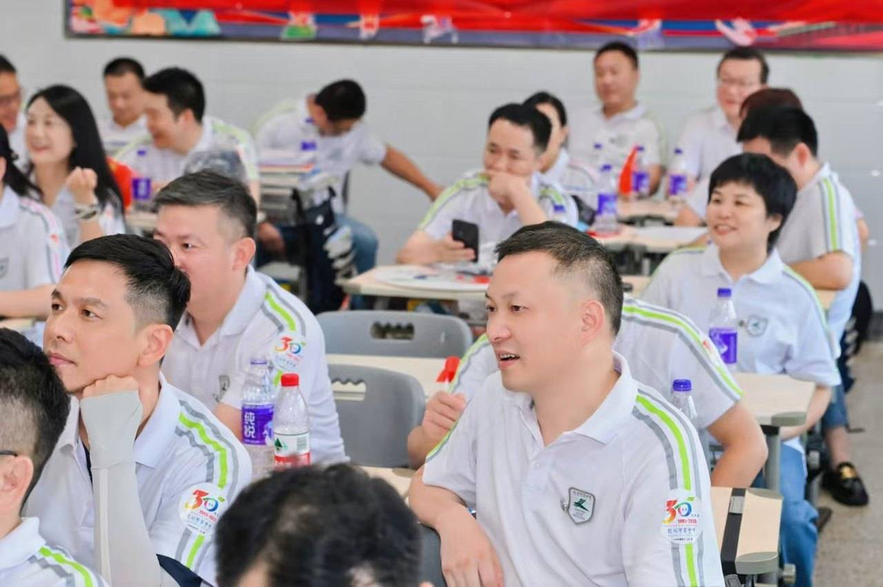 那个让老师骄傲的“调皮”班级！30年同学聚会，还伴有一封来自贵州的感谢信