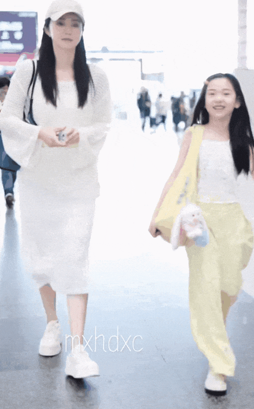 9岁小酒窝，大大方方成顶流