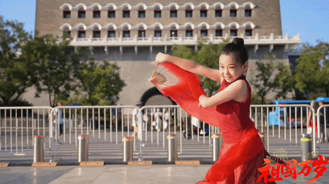 9岁小酒窝，大大方方成顶流