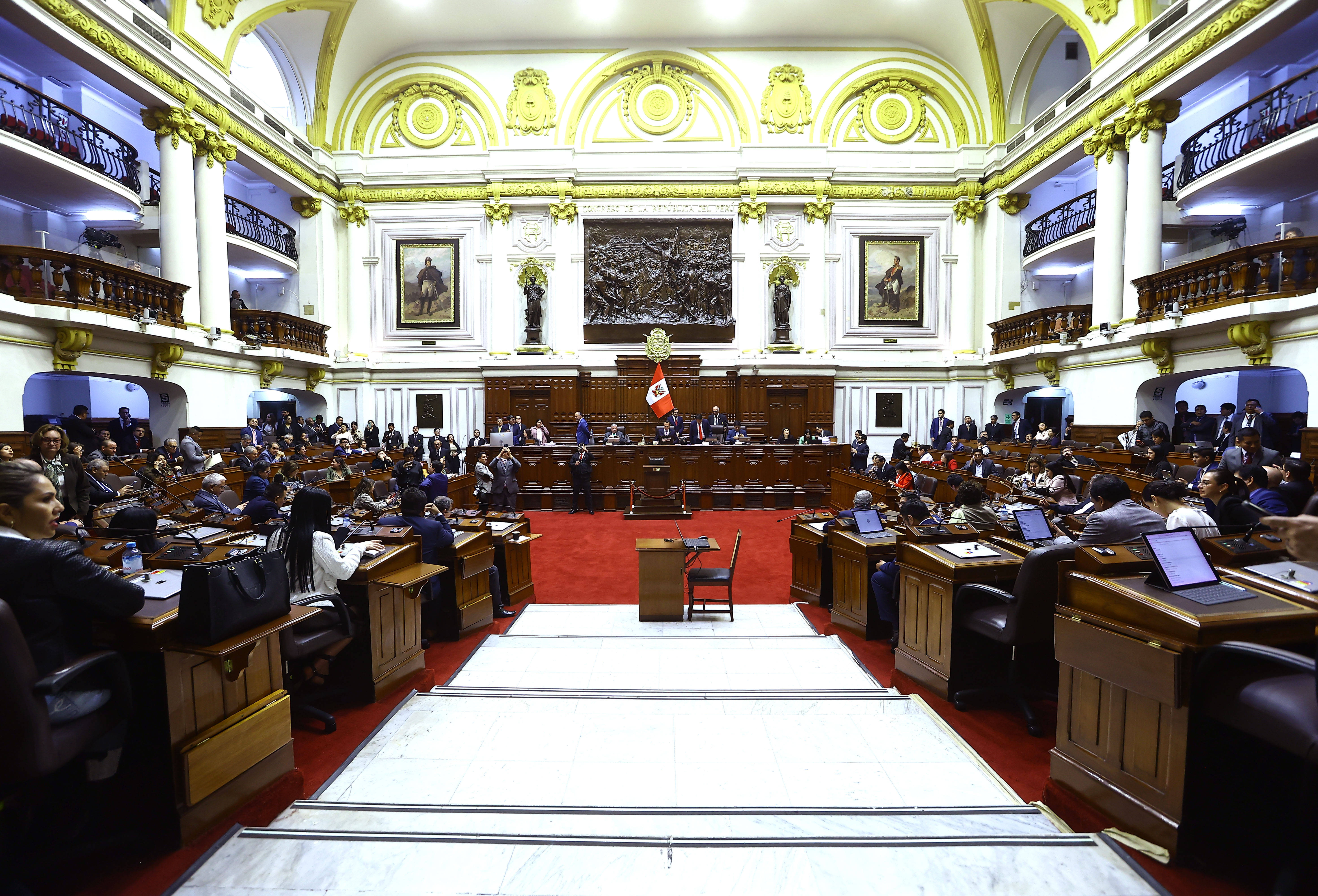 秘鲁总统博鲁阿尔特遭国会弹劾