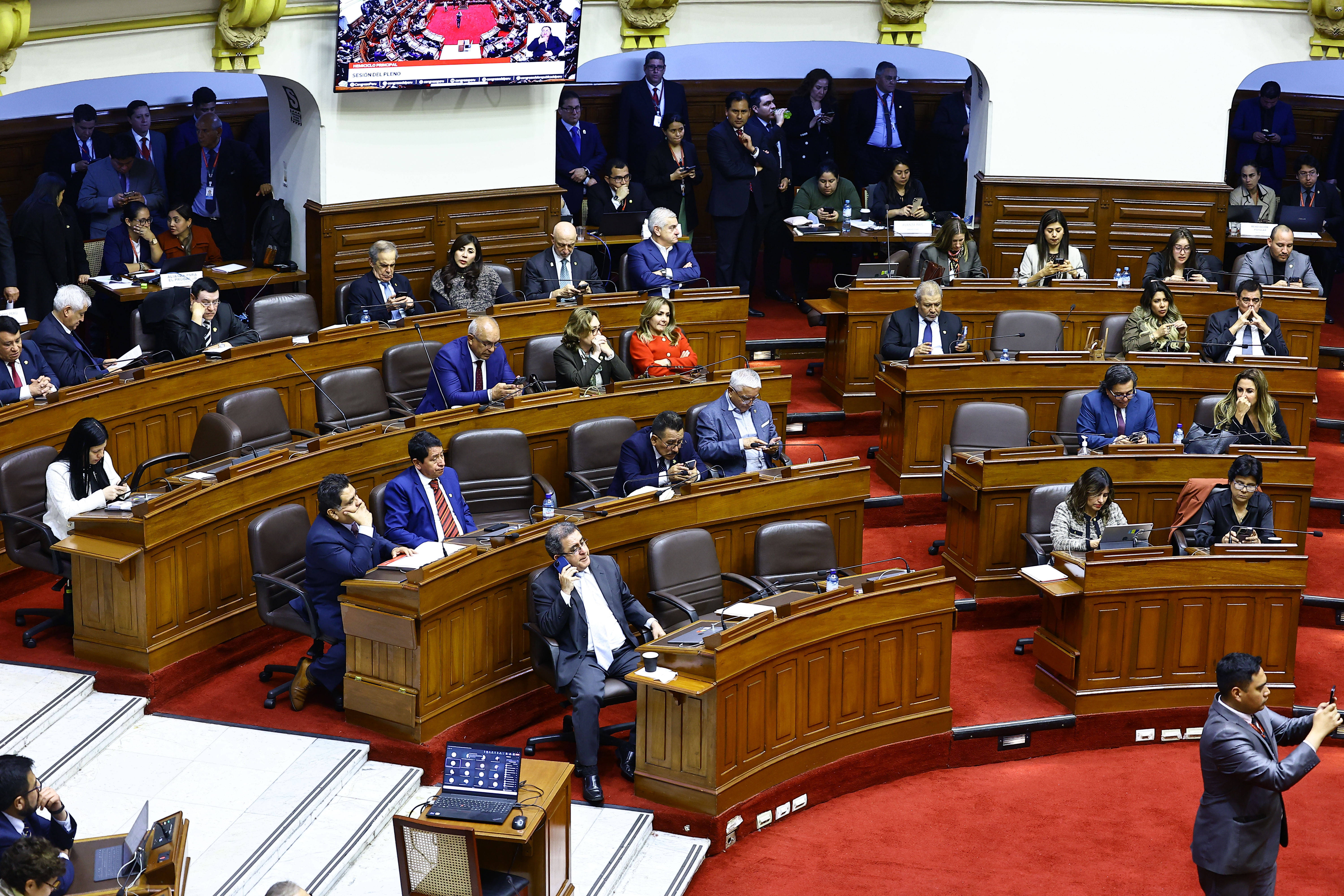 秘鲁总统博鲁阿尔特遭国会弹劾