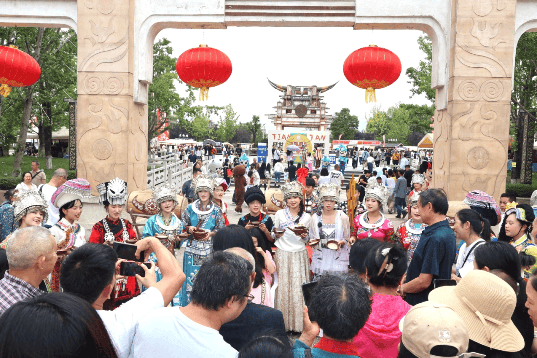 同比增长27%！双节假期天河潭景区接待游客超21万人次