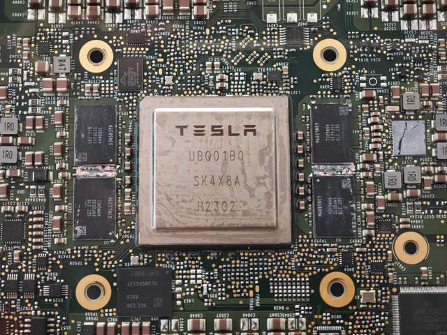 将特斯拉砍成“铁皮房”的，是马斯克新的万亿对赌协议