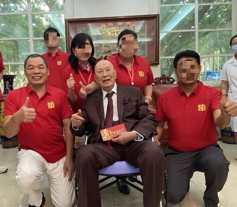 百岁院士声明“蹭合影”背后：双方交涉长达一年，均称付诸法律