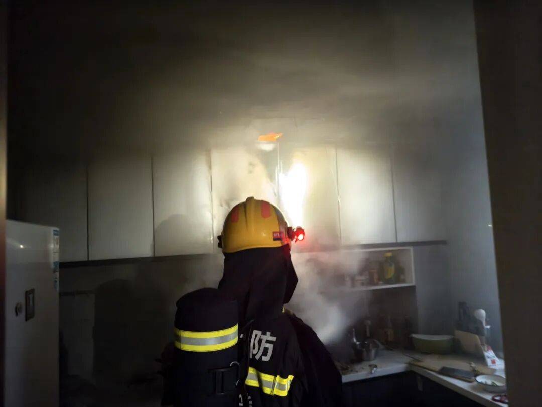 以案为鉴 | 家中起火前，他们都曾接到一通电话……