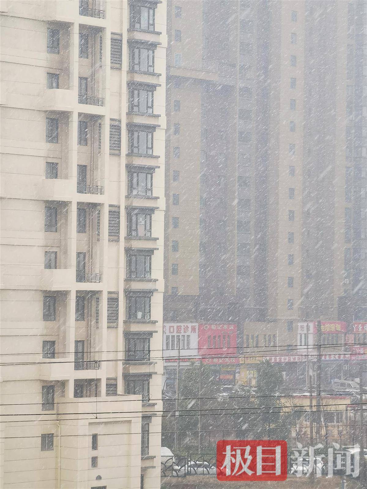 长春一班主任课前让学生排队受检“是否穿秋裤”，网友点赞：以后你会感谢老师