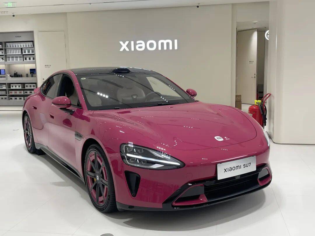 车轮飞滚十余米！武汉小米SU7断轴撞护栏，一月内两起脱落事故，官方回应仍含糊