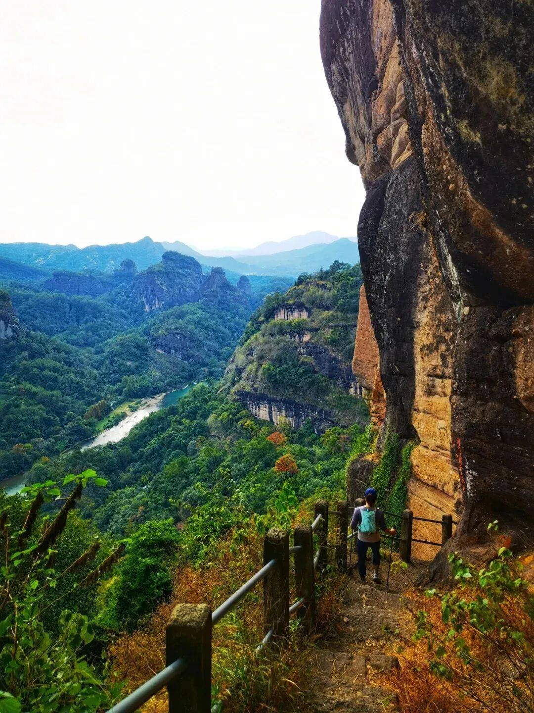 为什么年轻人迷上了爬山？ | 秋高气爽，是时候出发了→