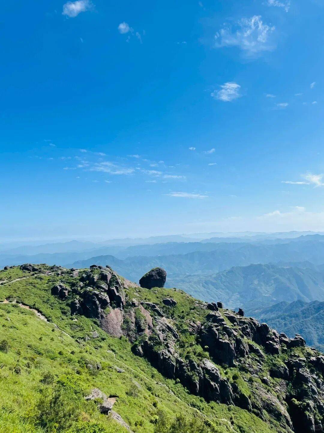 为什么年轻人迷上了爬山？ | 秋高气爽，是时候出发了→