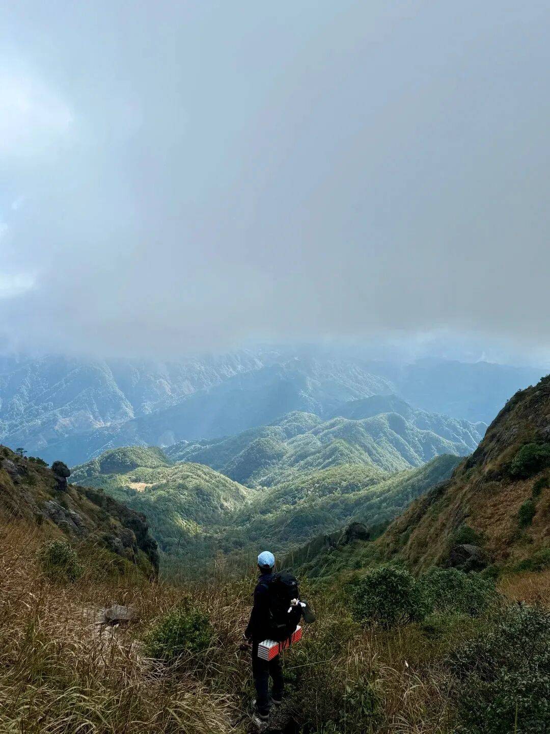 为什么年轻人迷上了爬山？ | 秋高气爽，是时候出发了→
